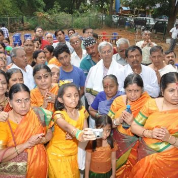 Devotees Taking Darshan on 15Aug2012