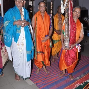 Sri Satyanarayana Achar Brininging Sri Jagganatha Dasara Thumburi to 2012 Aradhana(1)